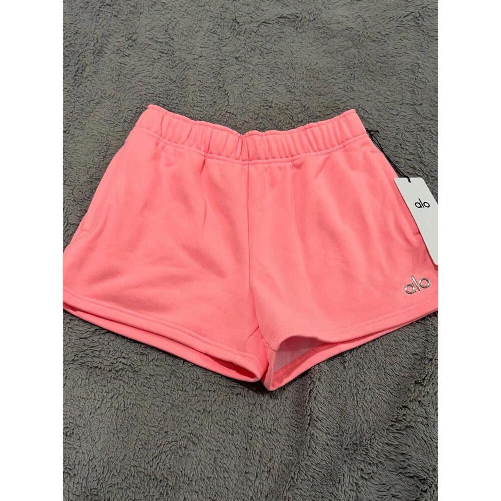 Alo New Accolade Short Neon Bubblegum